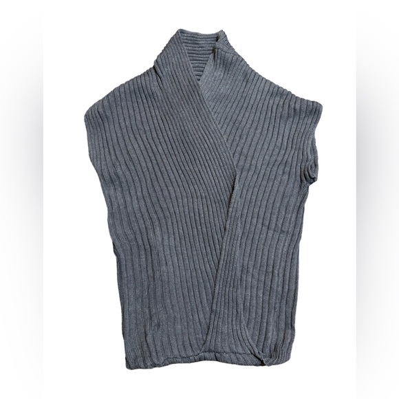 Medium LINE THE LABEL Blue Knit Vest Sweater - Picture 2 of 2